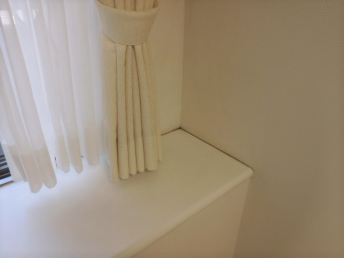 写真で見る格安ハウスクリーニングの出窓の角隅