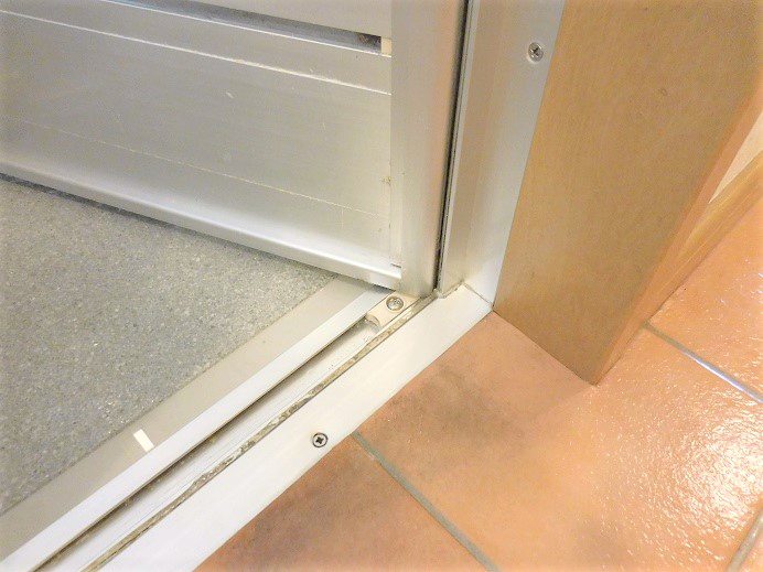 写真で見る格安ハウスクリーニングの浴室のレール