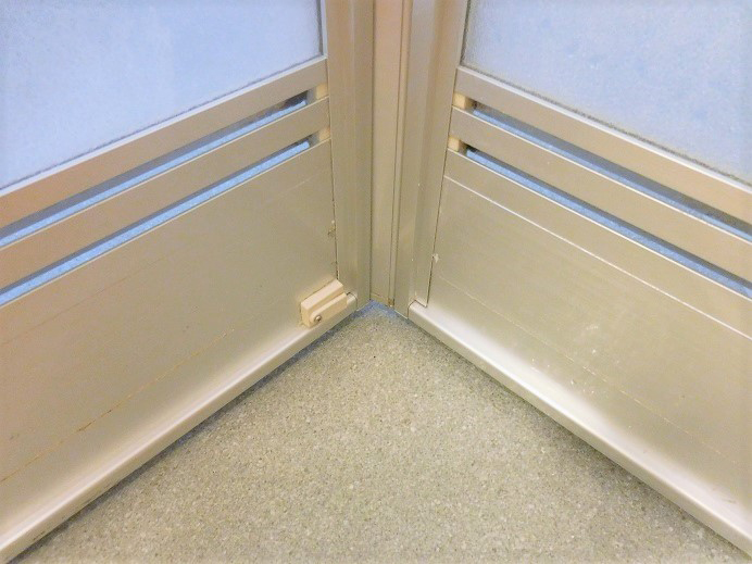 写真で見る格安ハウスクリーニングの浴室の折れ戸