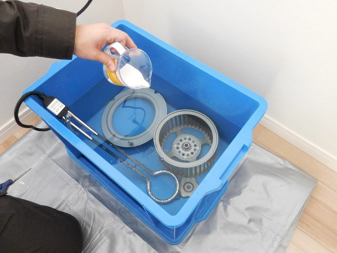 福岡県内最安値！格安ハウスクリーニング専門「情熱清掃団」のレンジフード付け置き洗浄